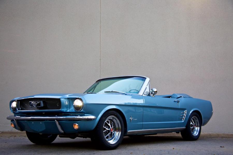 Ford Mustang Replica by Revology Cars '2015
